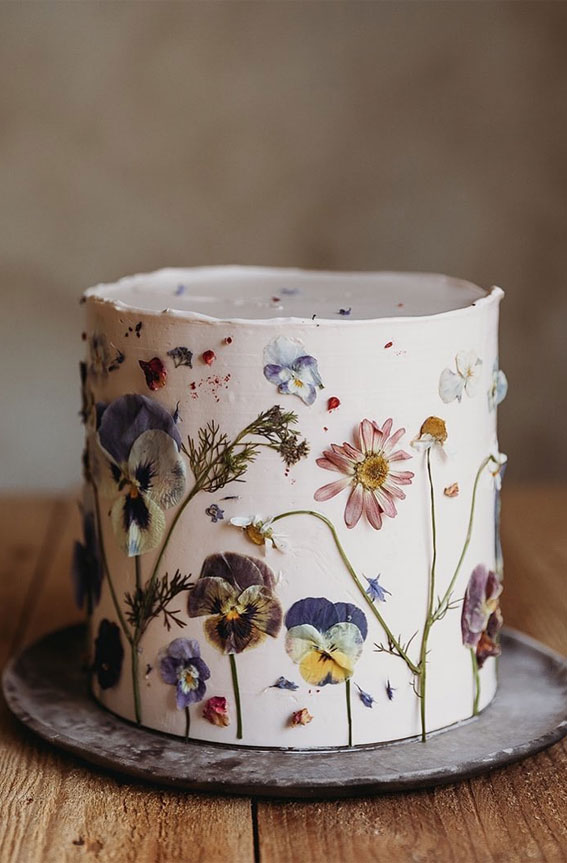 33 Edible Flower Cakes That’re Simple But Outstanding : Blush Pink Buttercream