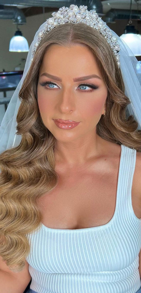 50 Romantic Wedding Makeup Ideas : Hollywood Glam Blue Eyes