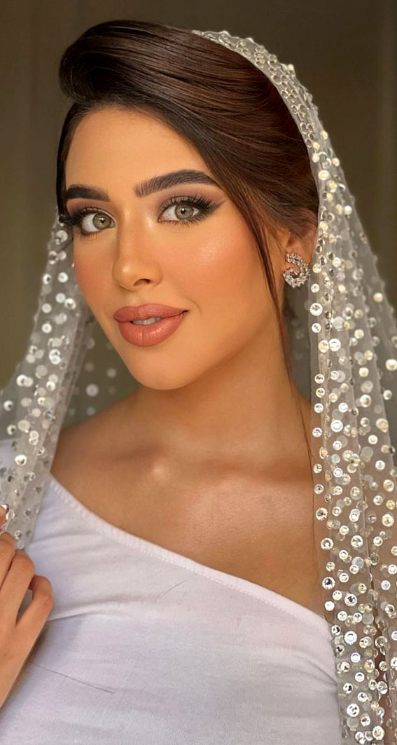 5 Expert's Tips to Find a Perfect Bridal Makeup Artist for Your Wedding –  Yes Madam