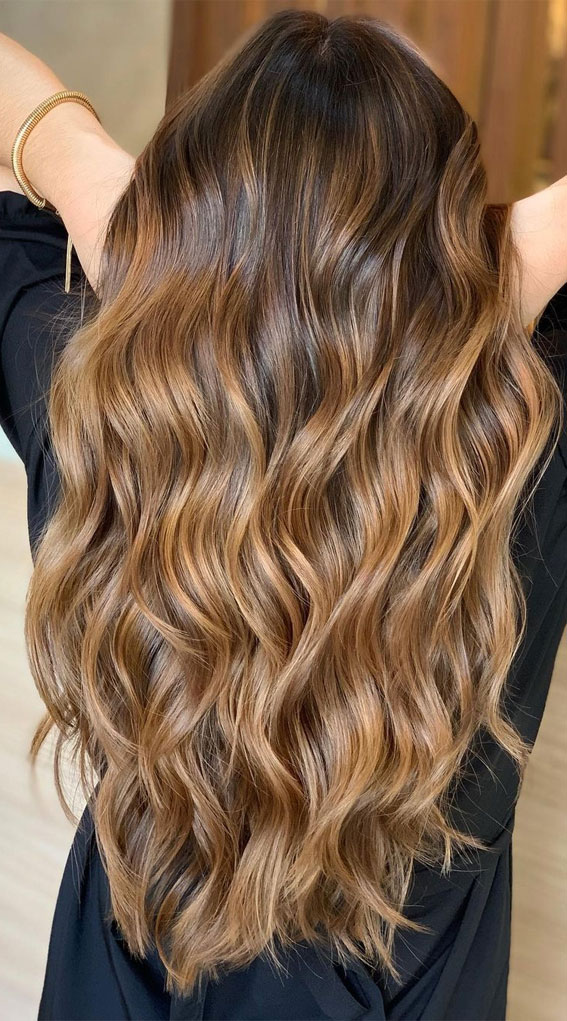57 Cute Hair Colours and Hairstyles : Light Caramel with Sandy Blonde