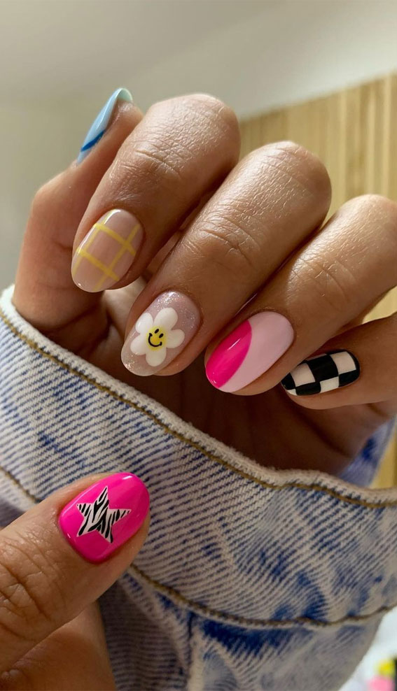 50+ Cute Summer Nails for 2023 :Checker Board + Happy Flower on Shimmery Nails