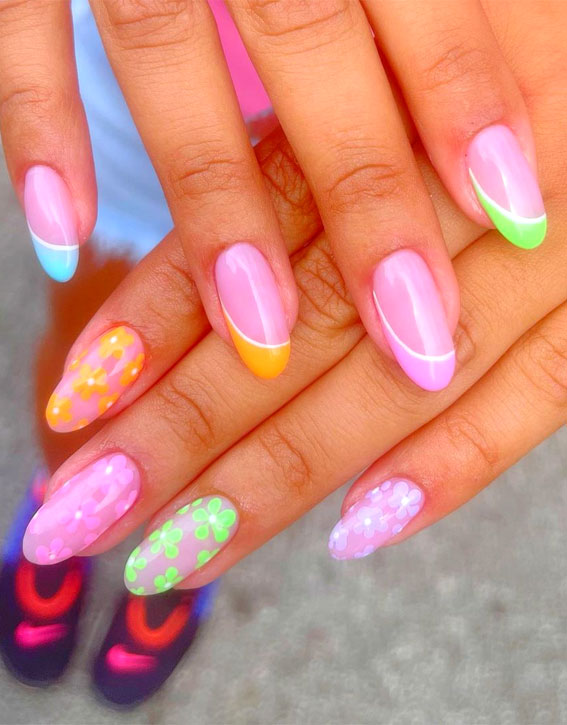 50+ Cute Summer Nails for 2023 : Flower & French Twists