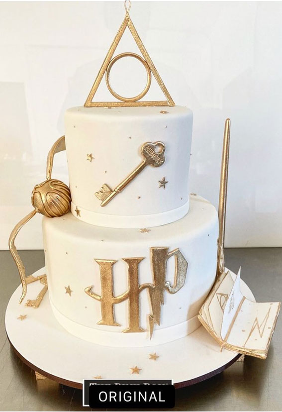 40 The Magical Harry Potter Cake Ideas : White Cake with Gold Details