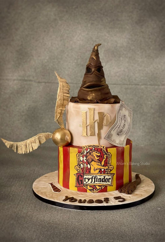 30 Harry Potter Birthday Cake Ideas : Gold & White Themed Cake