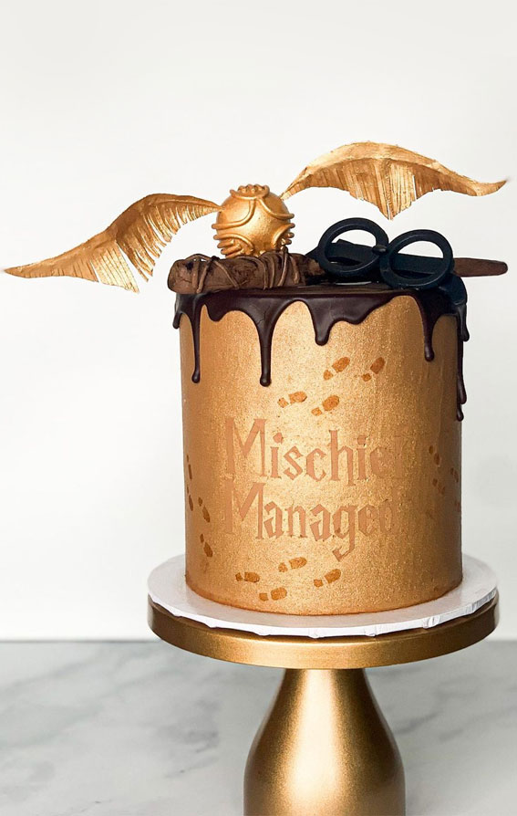 40 The Magical Harry Potter Cake Ideas : Mischief Managed Gold Cake