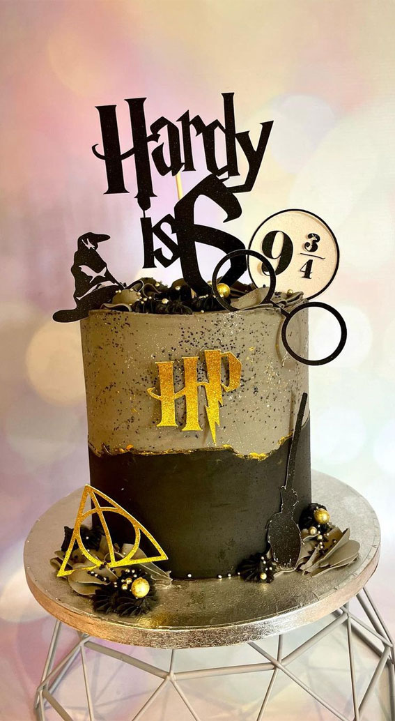 40 The Magical Harry Potter Cake Ideas : Two Tone Black & Concrete Cake