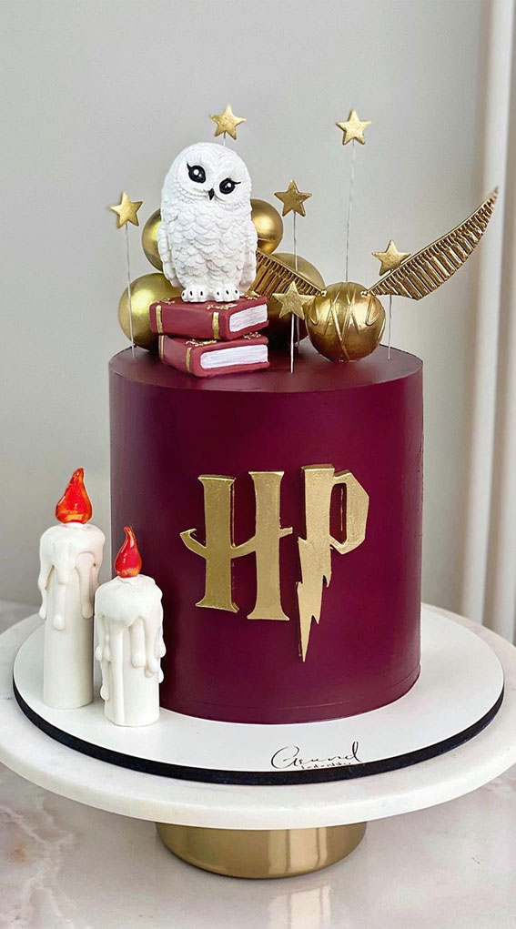 40 The Magical Harry Potter Cake Ideas : Red Harry Potter Cake