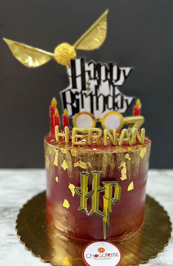 40 The Magical Harry Potter Cake Ideas : Deep Red Harry Potter Cake