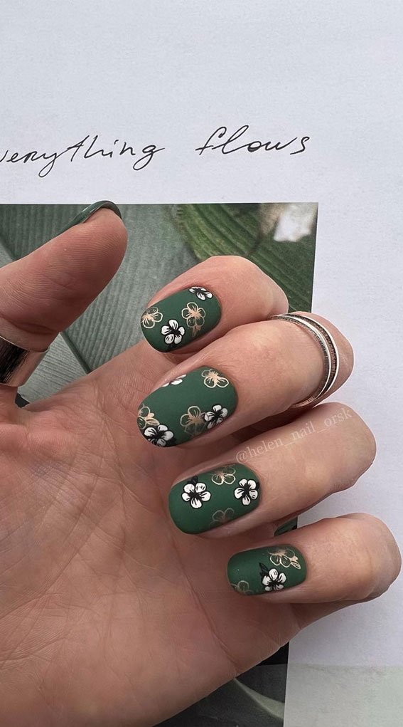 50+ Fresh Summer Nail Designs : Flower Dark Green Nails 