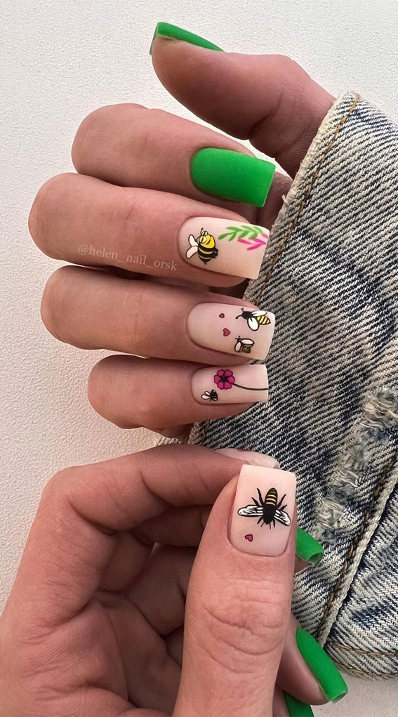 50+ Fresh Summer Nail Designs : Bees & Flower Green Nails 