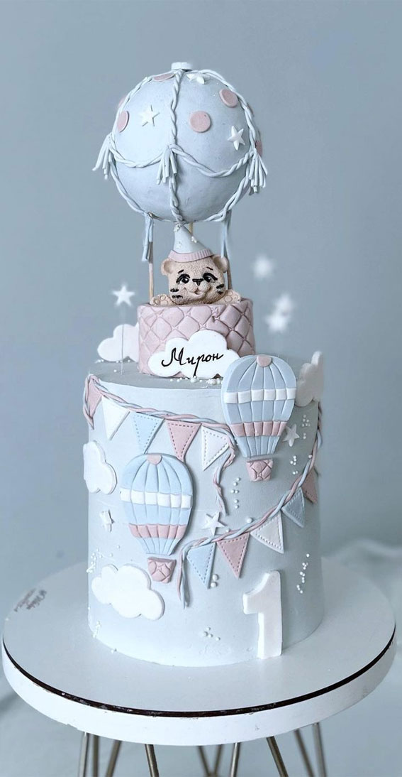 45 Cake Ideas to Remember for Baby’s First Milestone : Cat in Hot Air Balloon