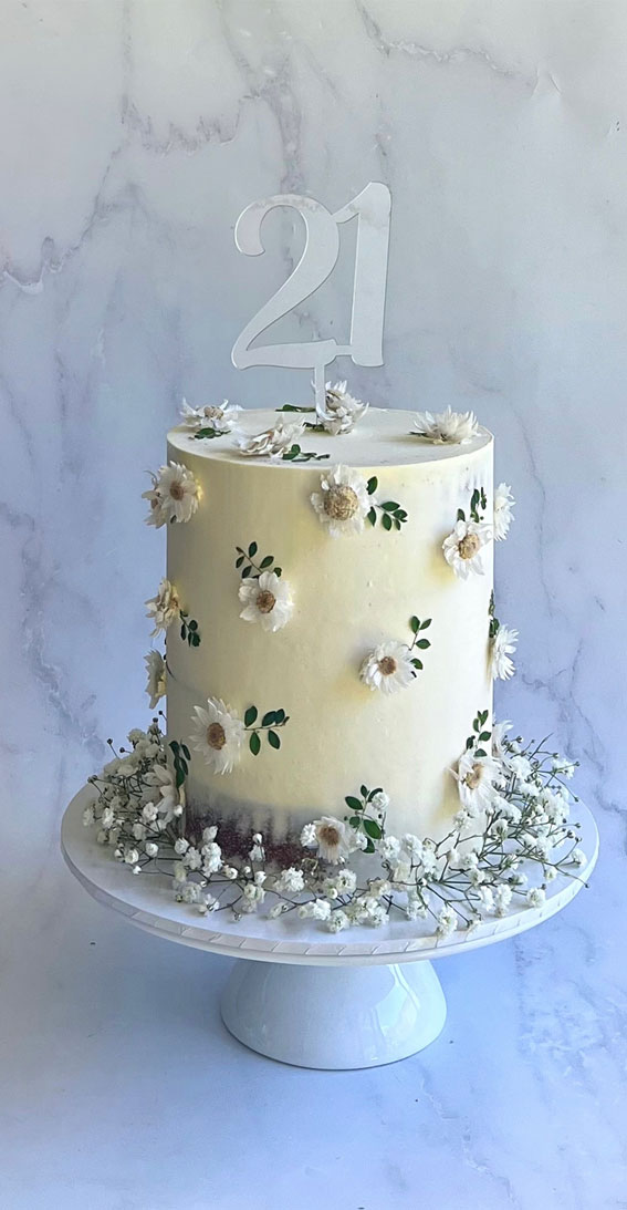 Celebrating 21 Years of Life with these Cake Ideas : Simple Cake Decorated with Daisies
