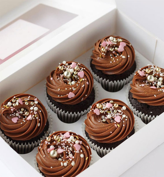 40 Sweet Temptations Irresistible Cupcake Creations : Chocolate Swirl + Sprinkles