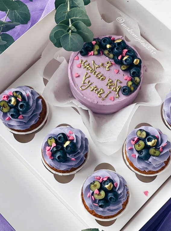 40 Sweet Temptations Irresistible Cupcake Creations : Blueberry & Pink Heart Topping