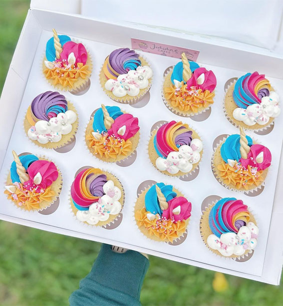 40 Sweet Temptations Irresistible Cupcake Creations : Rainbow & Unicorn Cupcakes