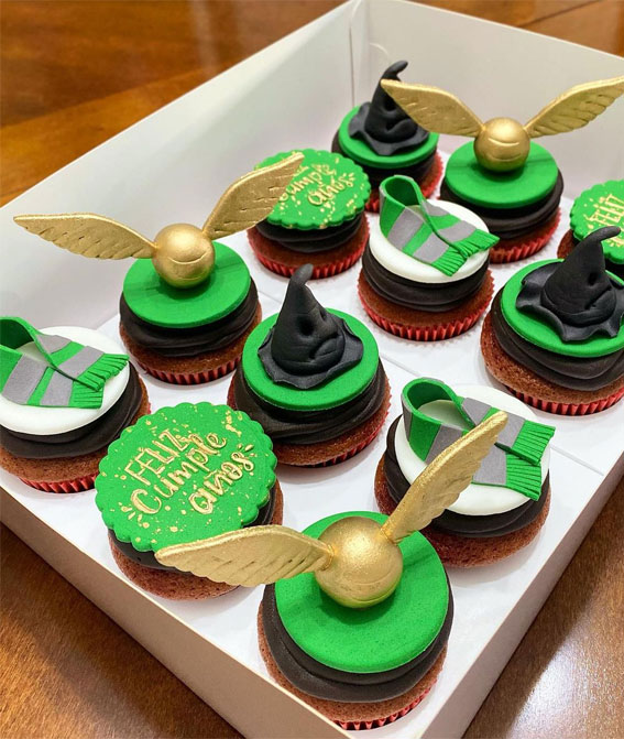 40 Sweet Temptations Irresistible Cupcake Creations : Slytherin Harry Potter Cupcakes