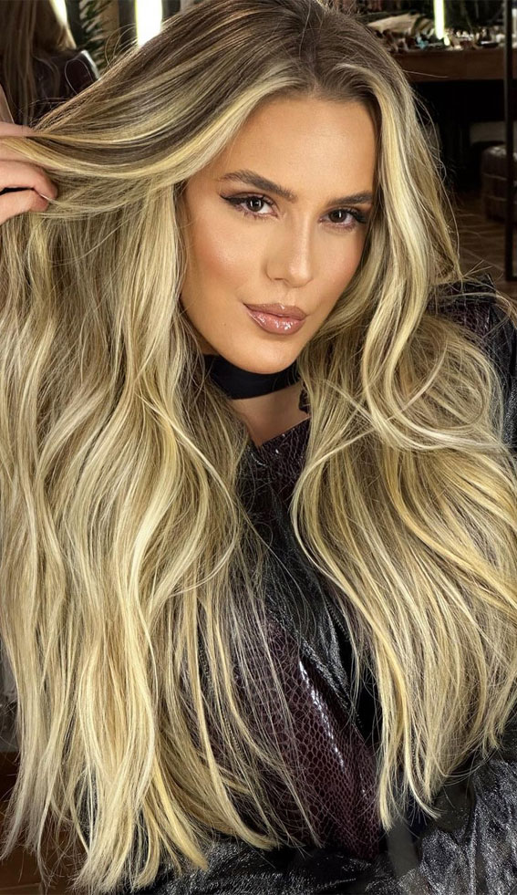 Sophisticated Hair Colour Ideas for a Chic Look : Smokey Blonde Long Hair
