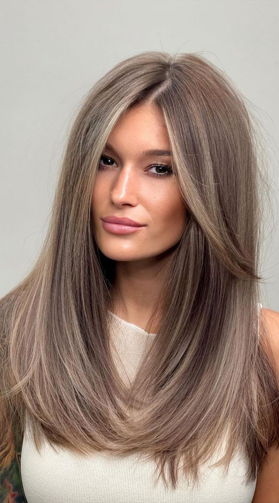 Sophisticated Hair Colour Ideas for a Chic Look : Mushroom Blonde with Curtain Bangs