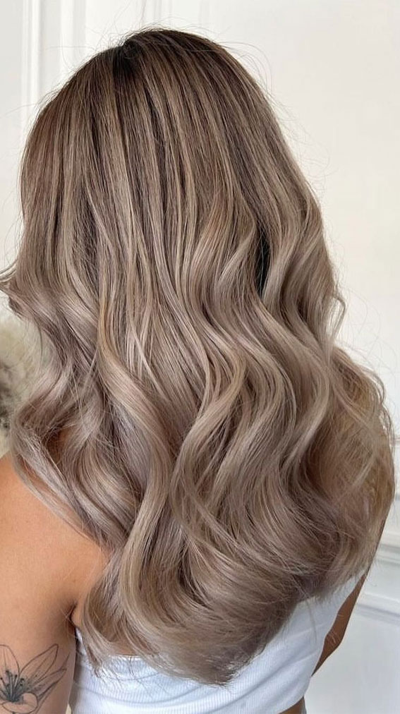 Sophisticated Hair Colour Ideas for a Chic Look : Ashy Beige Blonde