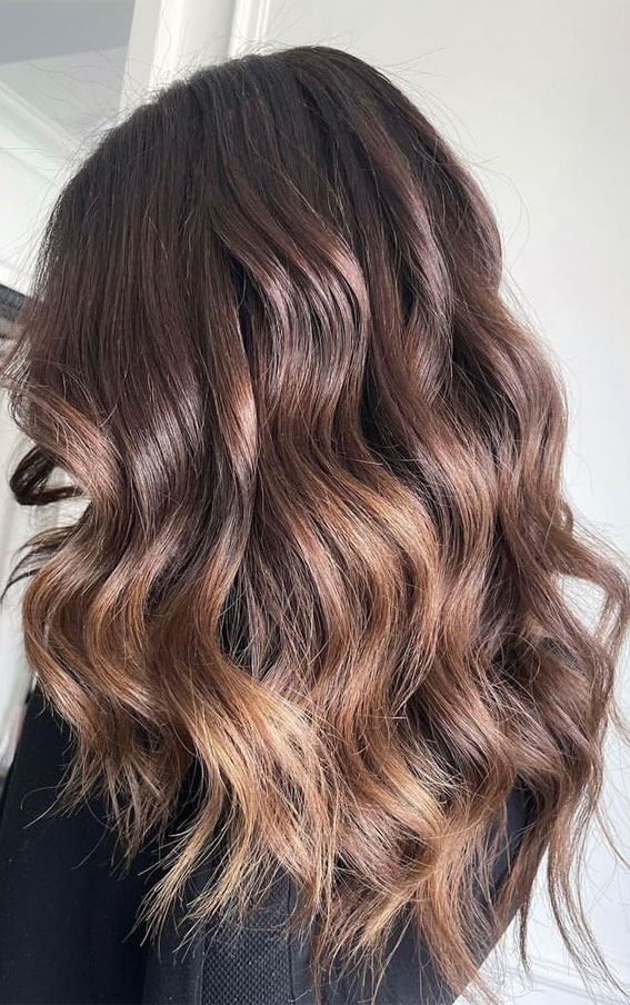 Sophisticated Hair Colour Ideas for a Chic Look : Dark Caramel Blends