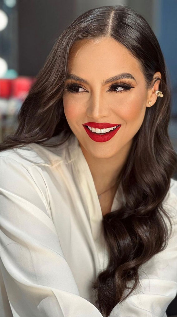 Sophisticated Hair Colour Ideas for a Chic Look : Rich Brunette with Red Lips