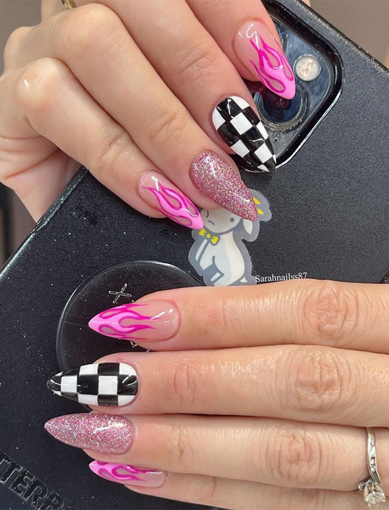 Embrace the Warmth with Radiant Summer Nails : Black & Pink Nails