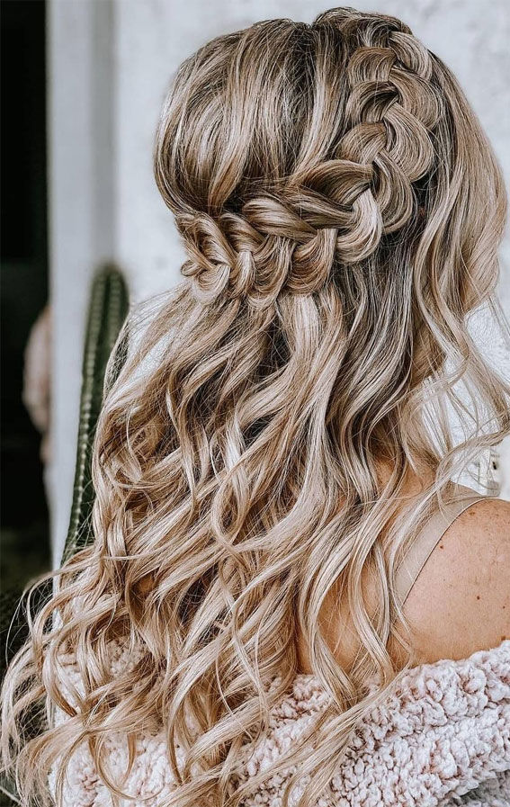 half up half down hairstyle, wedding hairstyle, bridal hairstyle, half up half down curly hairstyles for Black hair, half up ponytail, easy half up half down hairstyles straight hair, half up hairstyles for medium length hair, best wedding hairstyles, half up wedding hairstyles