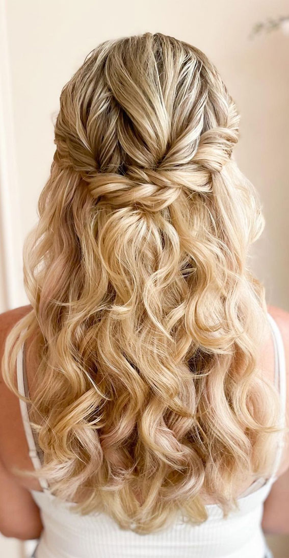 30 Chic and Versatile Hairstyles for the Fashion-Forward Bride : Blonde Soft Curl Half Up