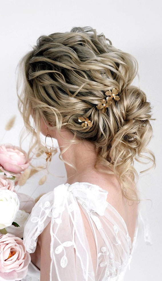 50+ Classic Wedding Hairstyles That Never Go Out of Style : Textured, Soft Curl Messy Hair Do