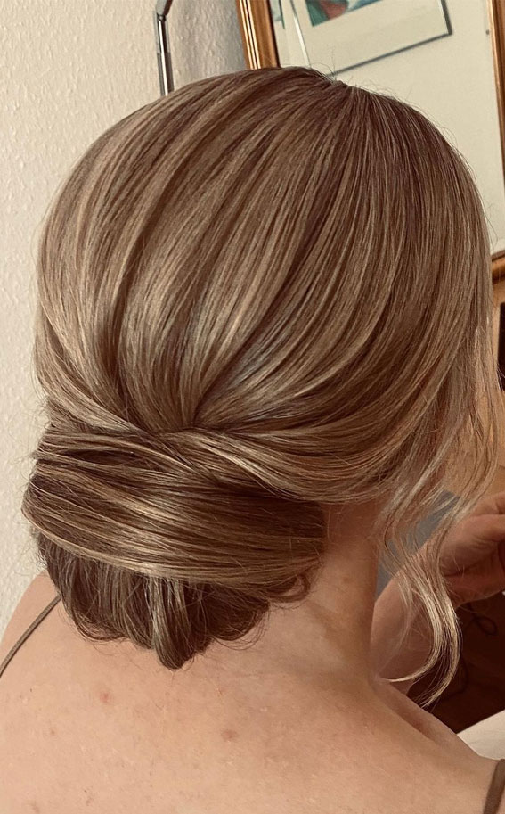 50+ Classic Wedding Hairstyles That Never Go Out of Style : Smooth Low Bun