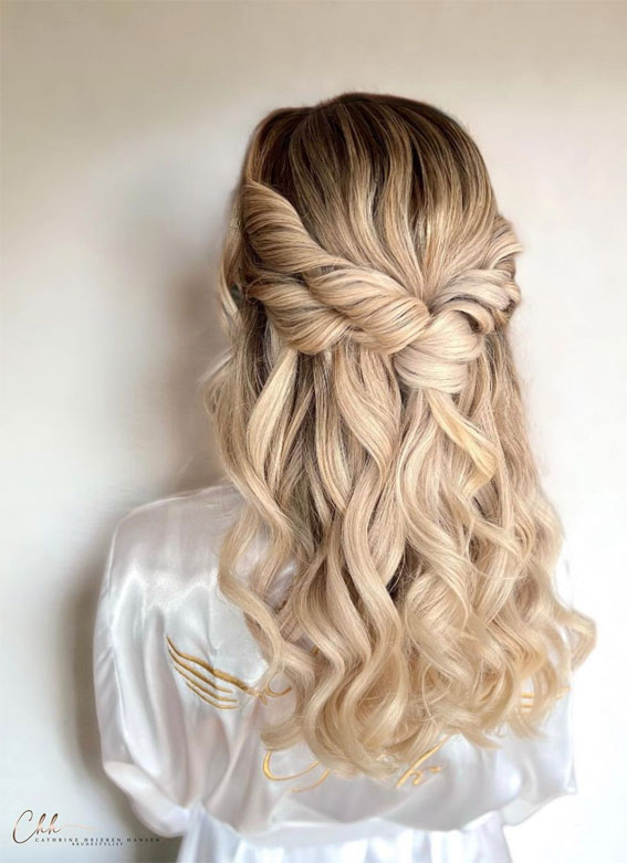 half up half down hairstyle, wedding hairstyle, bridal hairstyle, half up half down curly hairstyles for Black hair, half up ponytail, easy half up half down hairstyles straight hair, half up hairstyles for medium length hair, best wedding hairstyles, half up wedding hairstyles