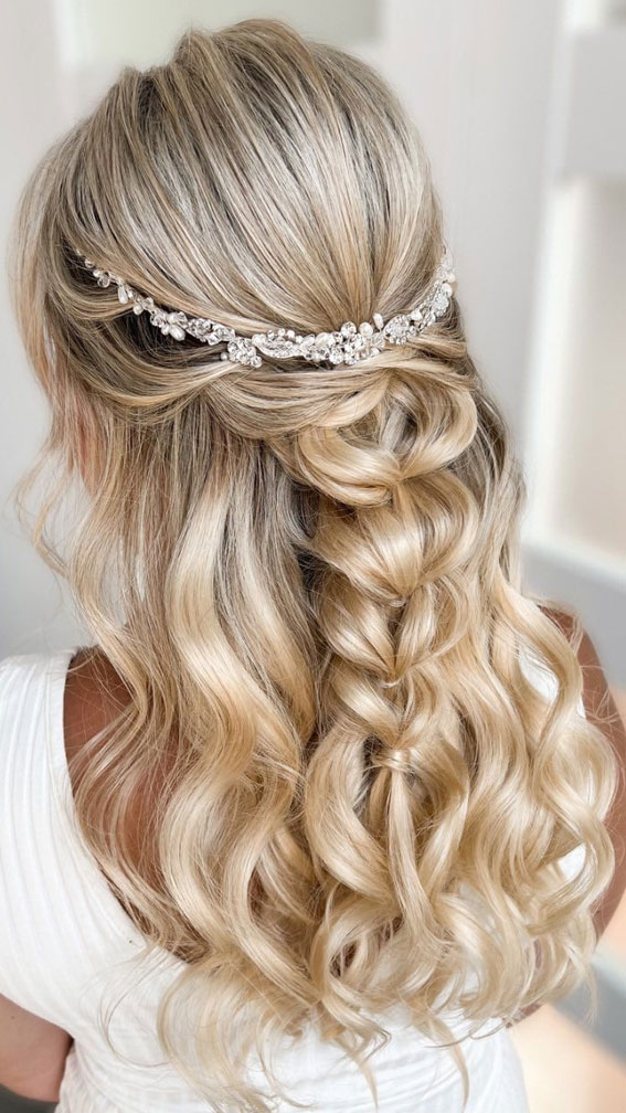 24 Modern Ways to Style Crimped Hair