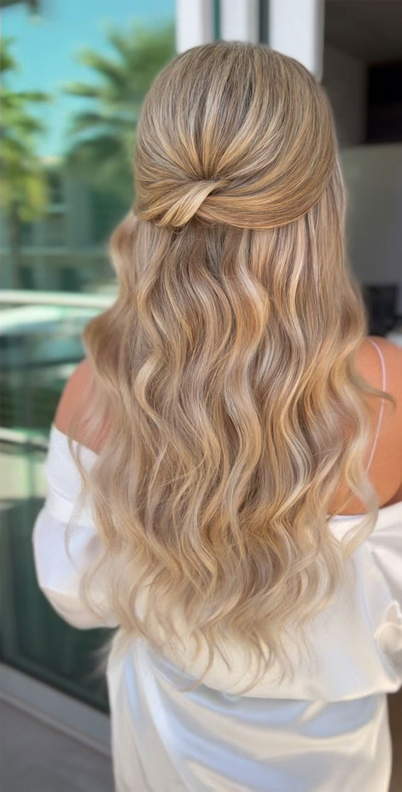 30 Chic and Versatile Hairstyles for the Fashion-Forward Bride : Simple Half Up