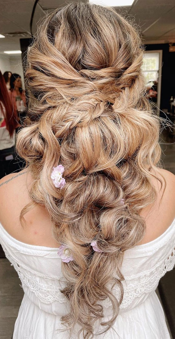 30 Chic and Versatile Hairstyles for the Fashion-Forward Bride : Effortless + whimsical downstyle