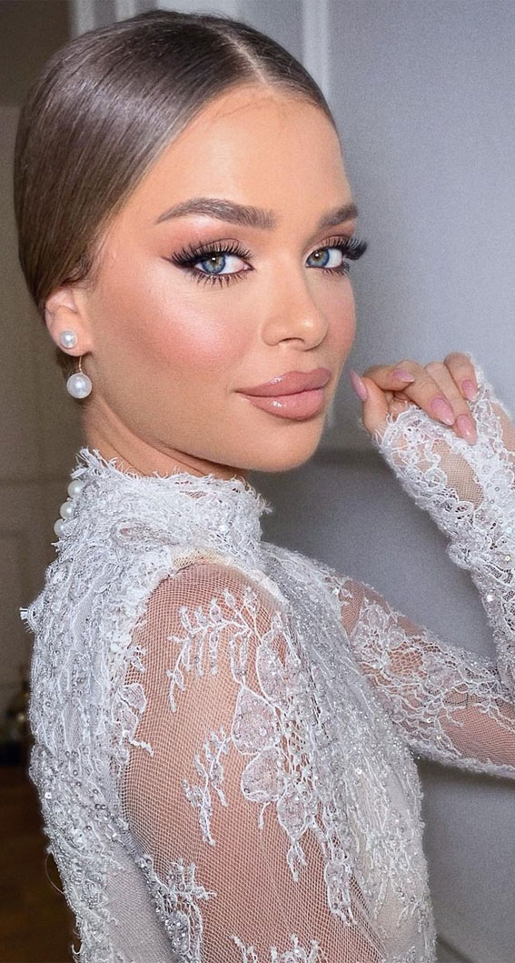 32 Radiant Makeup Looks to Make You Glow on Your Big Day : Soft Glam Nude Lips