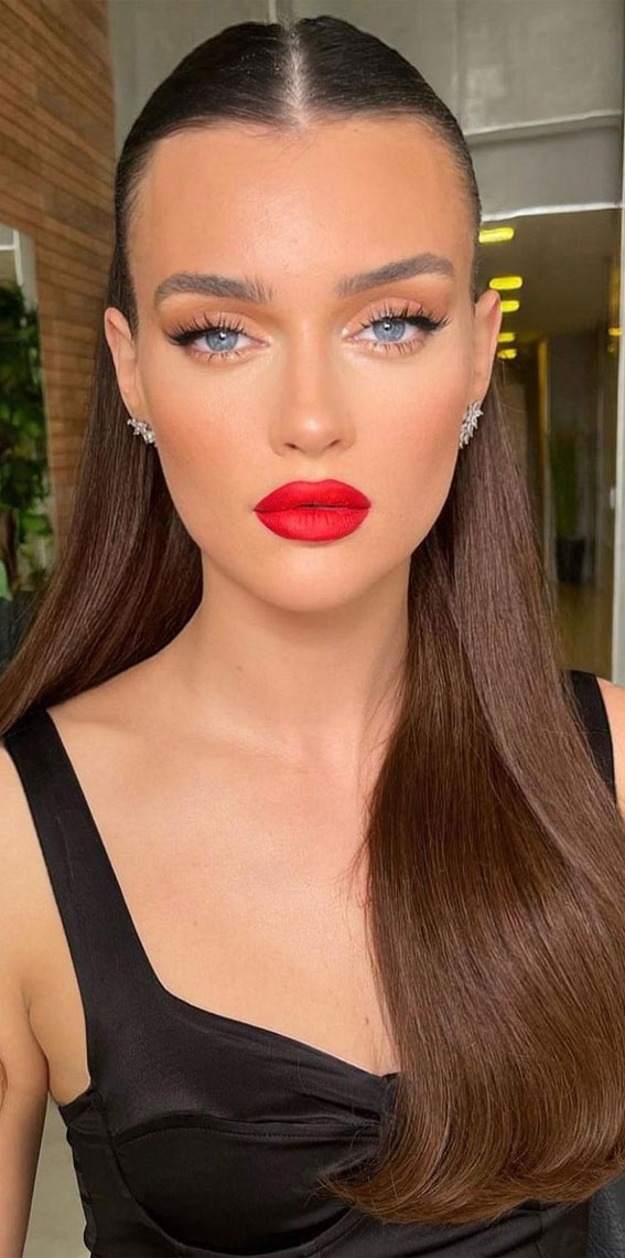 32 Radiant Makeup Looks to Make You Glow on Your Big Day : Stunning Makeup with Red Lips