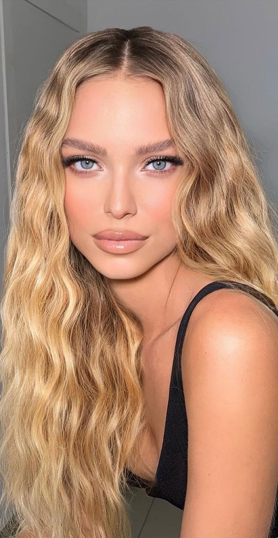 32 Radiant Makeup Looks to Make You Glow on Your Big Day : Glowing Beachy Look