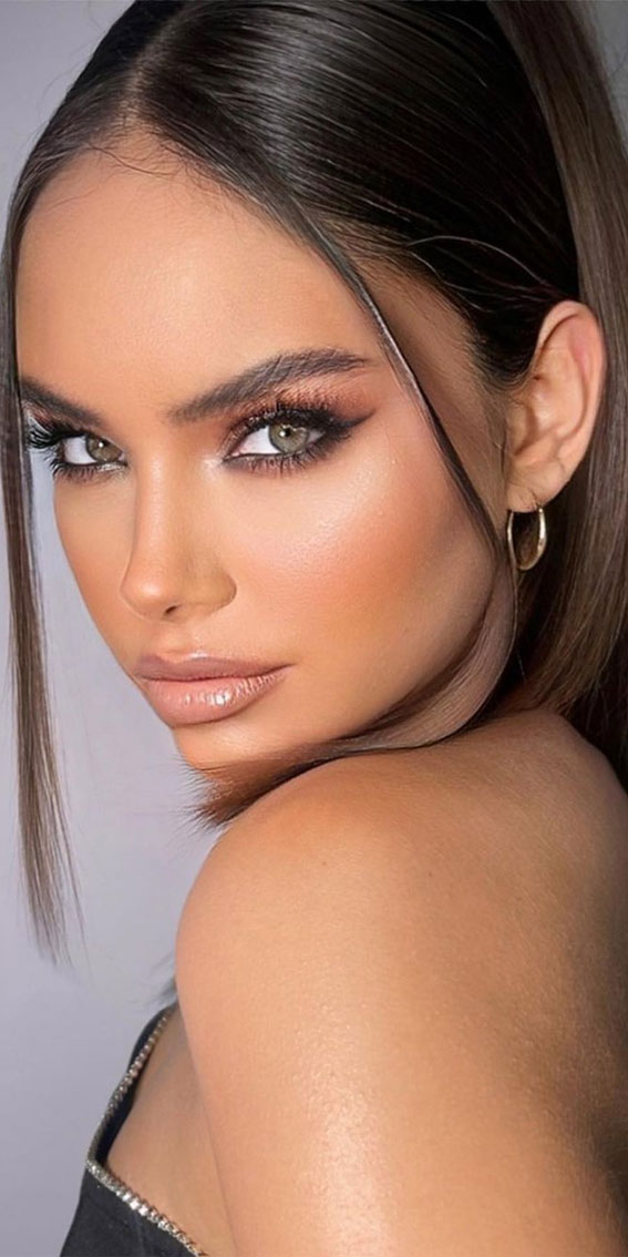32 Radiant Makeup Looks to Make You Glow on Your Big Day : Smokey Eyes