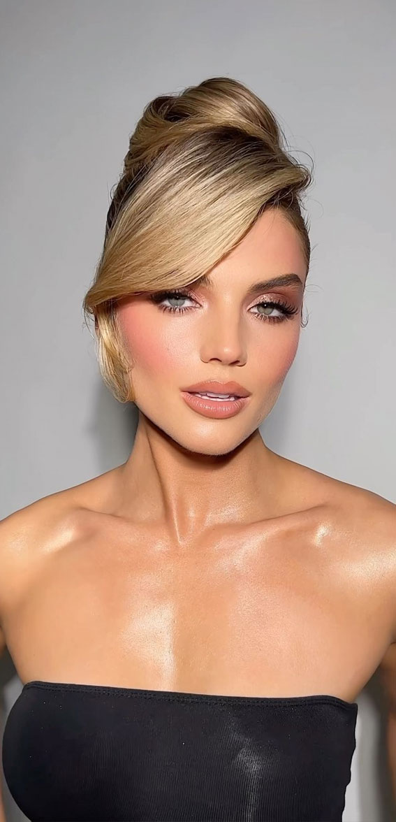 Dreamy Wedding Makeup Ideas for the Hopeless Romantic : Shimmery Gold + Pink Lips