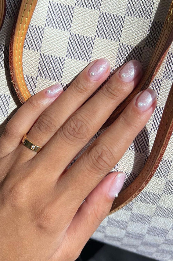 22 Gorgeous Bridal Nail Ideas for Your Big Day : Chrome Short Nails with Pearl