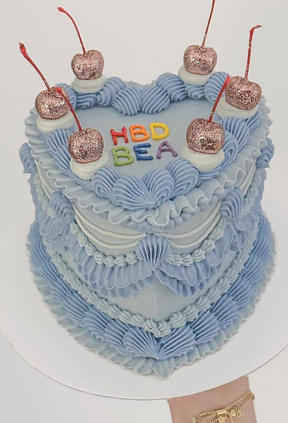 simple cake, vintage style cake, buttercream cake, buttercream vintage piping cake, buttercream cake ideas, simple buttercream cake, buttercream birthday cake, lambeth cake, buttercream lambeth cake 