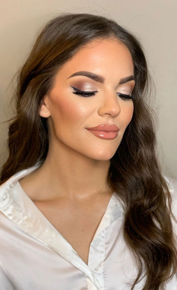 Dreamy Wedding Makeup Ideas for the Hopeless Romantic : Glossy Lips + Shimmery Gold Eyes