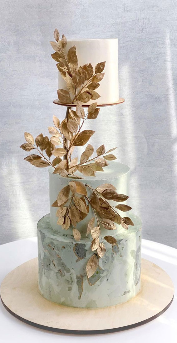 50 Romantic Wedding Cakes Love’s Sweet Symphony : Wedding Cake with Gold Vines