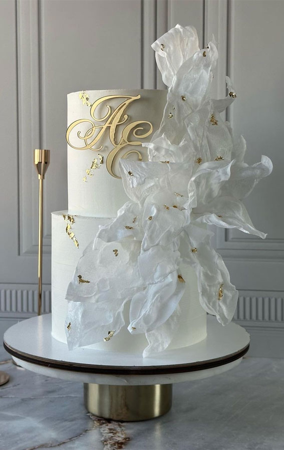 50 Romantic Wedding Cakes Love’s Sweet Symphony : White Cake with Giant Wafer Floral