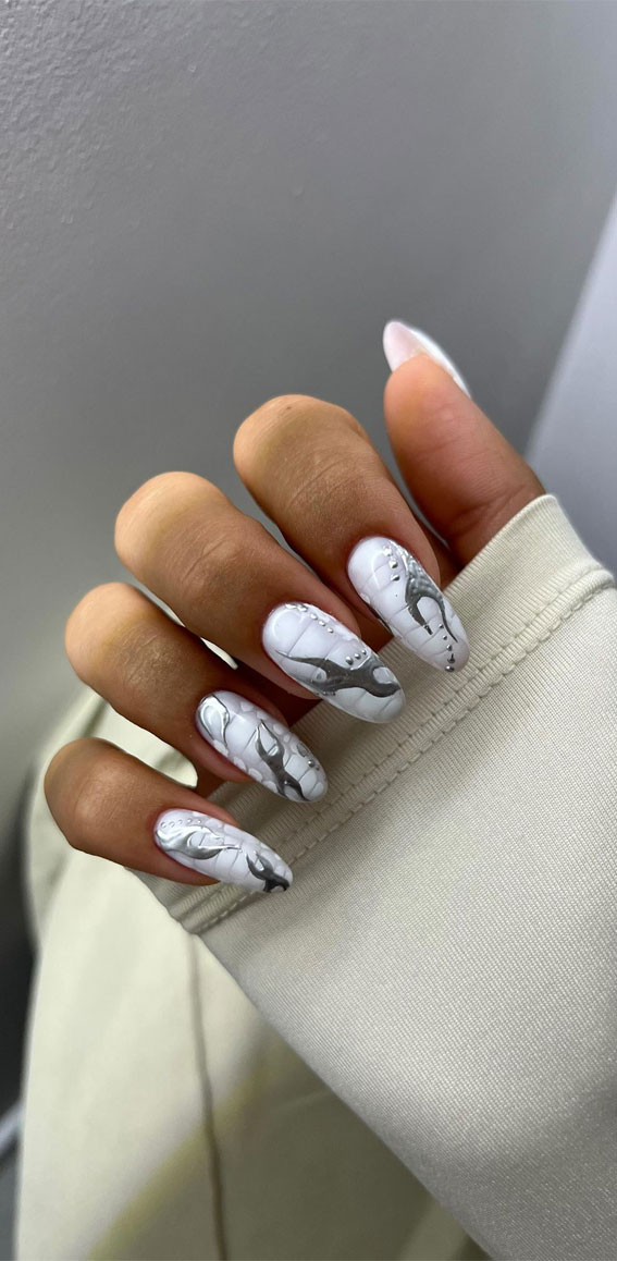 Abstract Chrome on Snake Skin Print Nails, white snake skin print nails, fall nails, fall nail ideas
