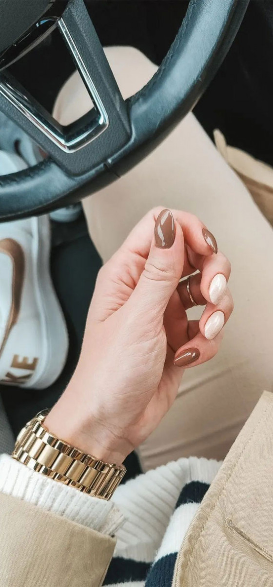Embrace Autumn with Stunning Nail Art Ideas : Brown & Beige Simple Nails