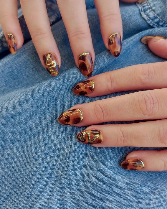 Embrace Autumn with Stunning Nail Art Ideas : Tortoiseshell with gold details