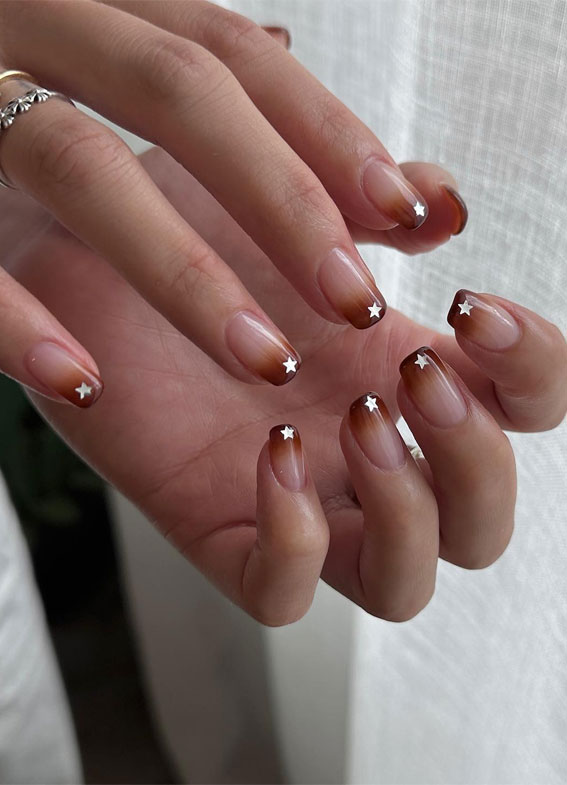 Embrace Autumn with Stunning Nail Art Ideas : Ombre Brown Tip Nails with Star