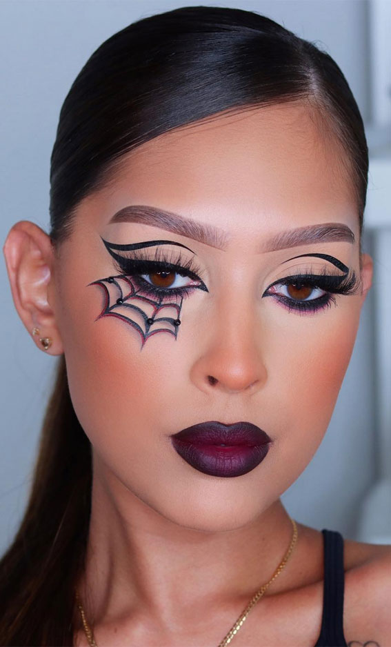 Creative Halloween Makeup Looks : Simple Spider Web Eye Makeup Look