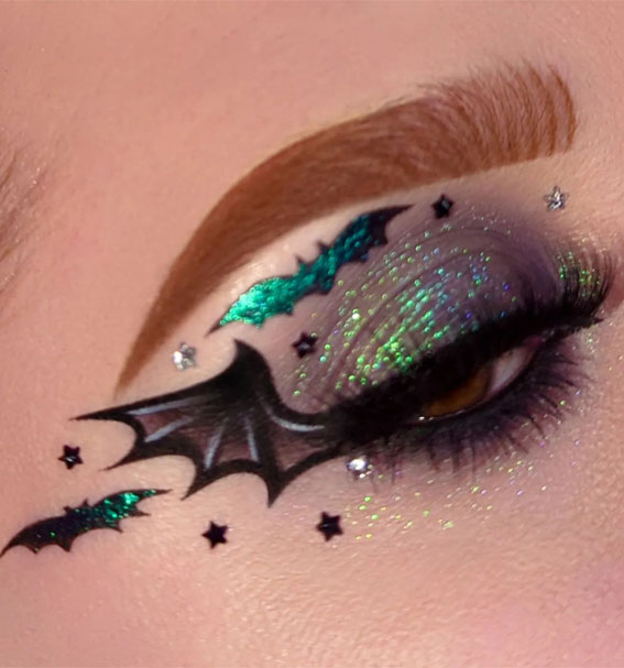 Creative Halloween Makeup Looks : Glittery Green Bats Eye Makeup